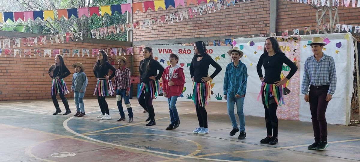Festa junina na escola municipal Castro Alves