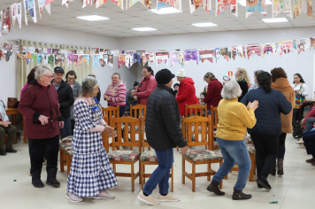 Idosos celebram festa junina em Aratiba
