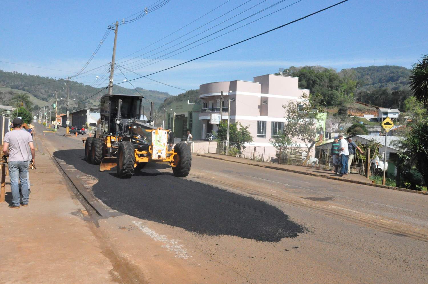 Secretaria de Obras de Aratiba intensifica trabalhos da operação tapa-buracos