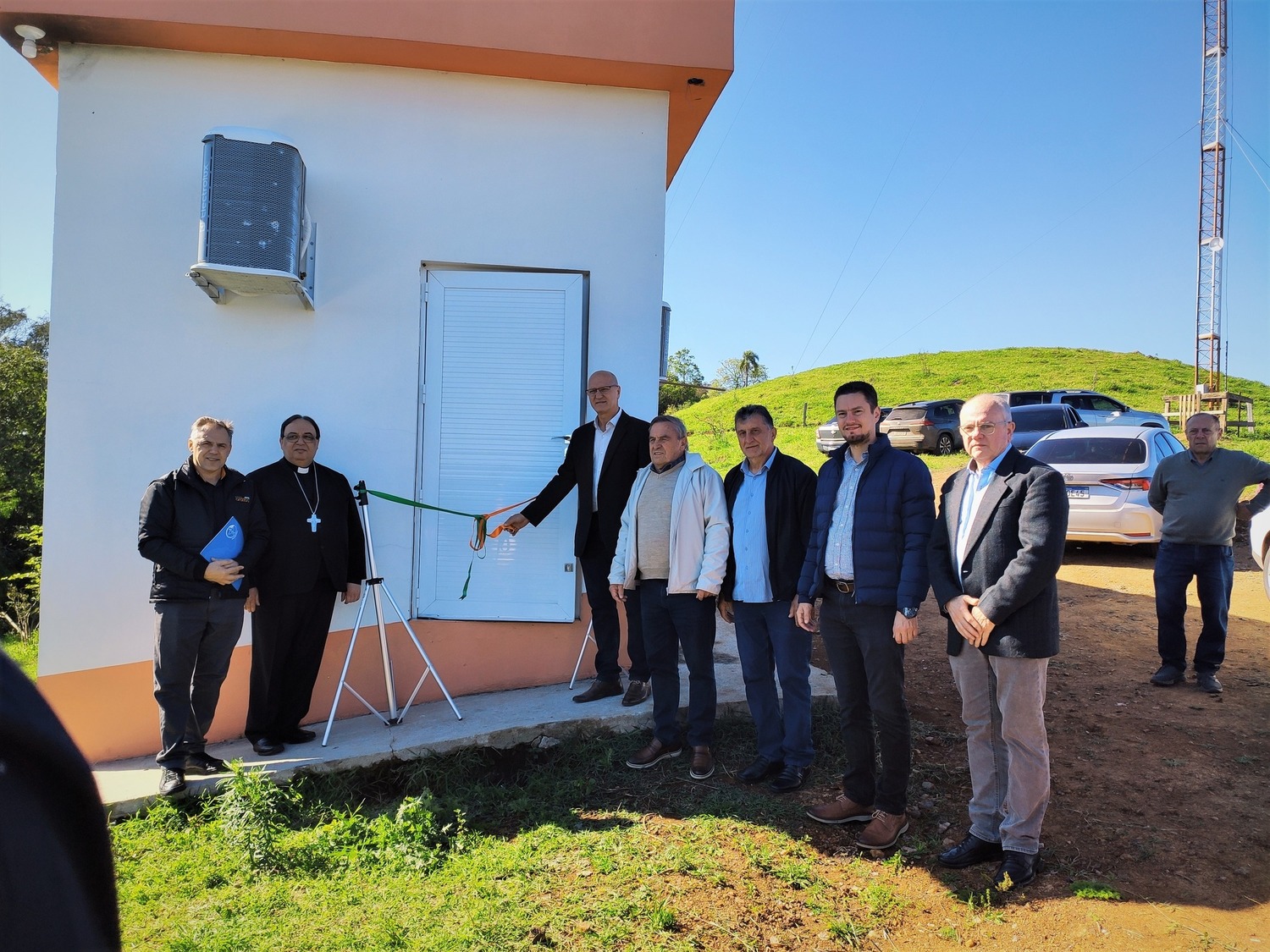 Prefeito e vice prestigiam inauguração da Rádio Aratiba FM