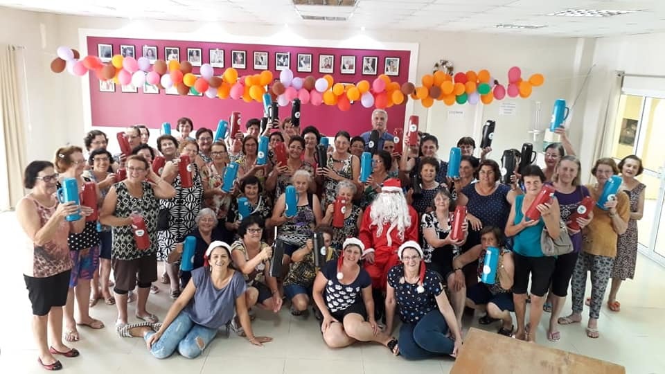 Grupos de Idosos de Aratiba recebem visita do Bom Velhinho.