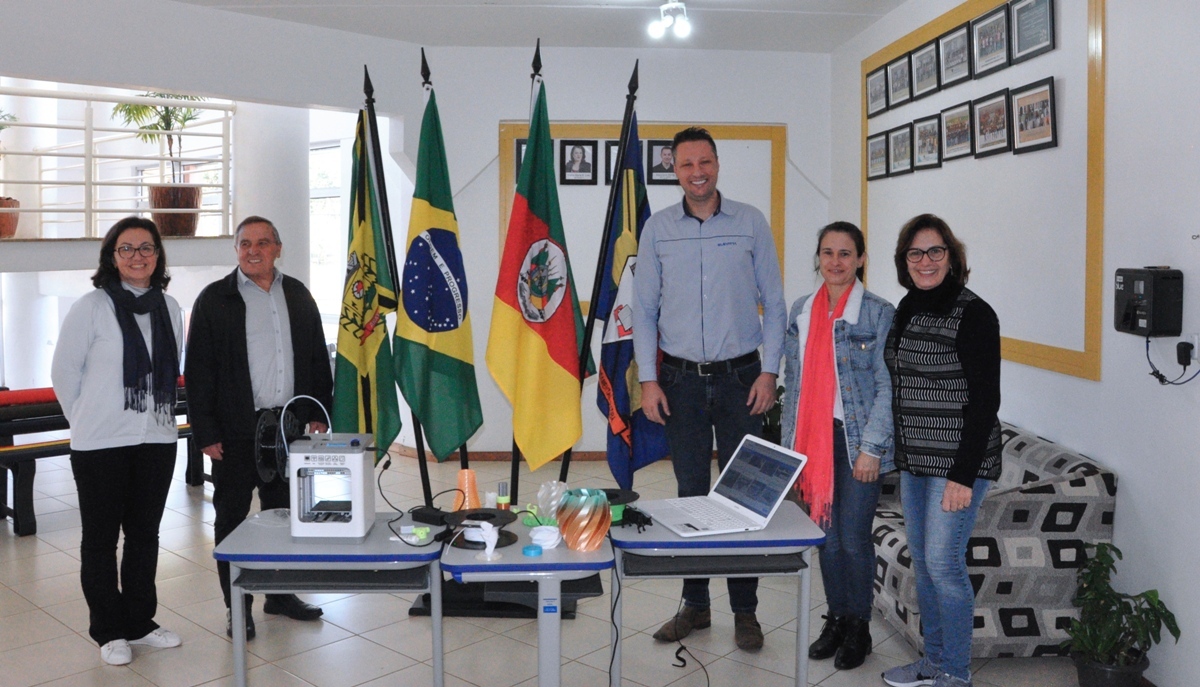 Educação de Aratiba recebe doação de impressora 3D