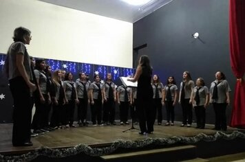 CORAL MUNICIPAL DE CONCHAS EMOCIONA O PÚBLICO DE NOSSA CIDADE. 