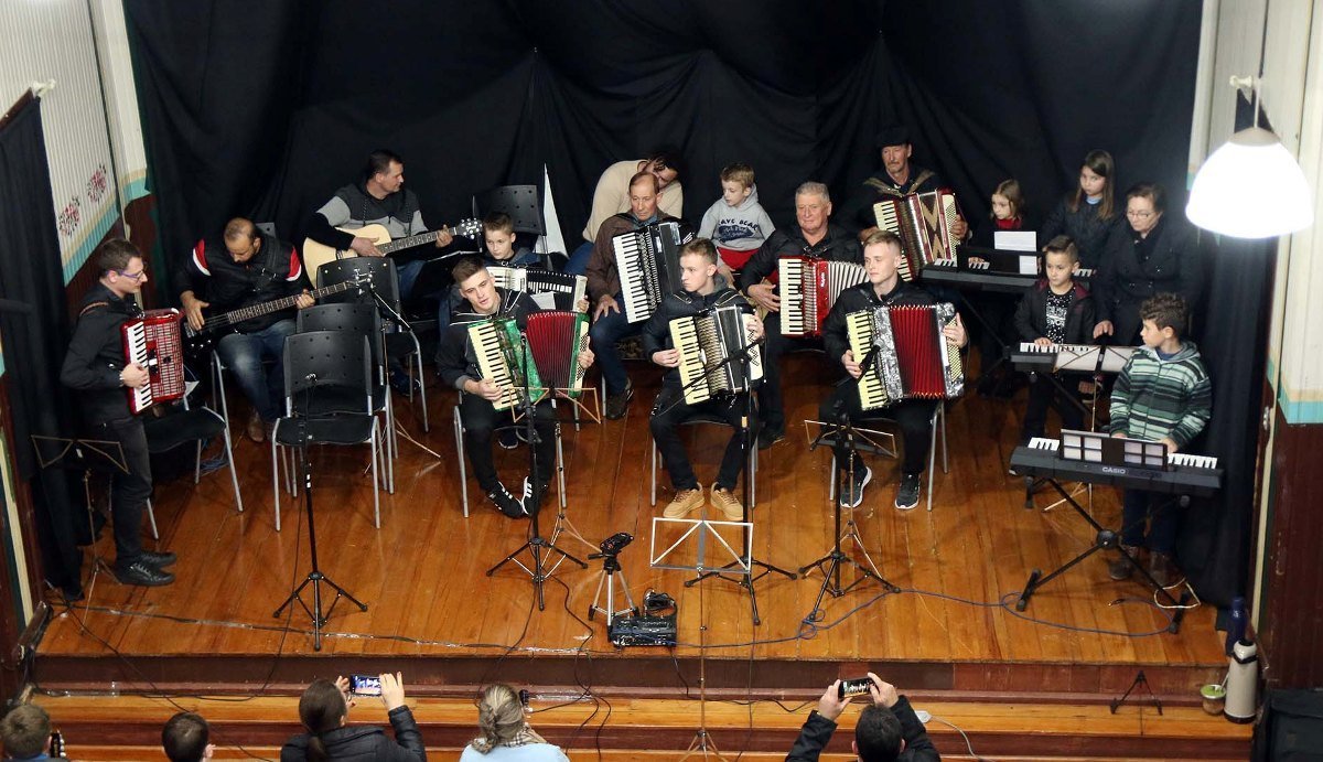 Recital de música emociona e mostra talentos de oficinas realizadas em Aratiba