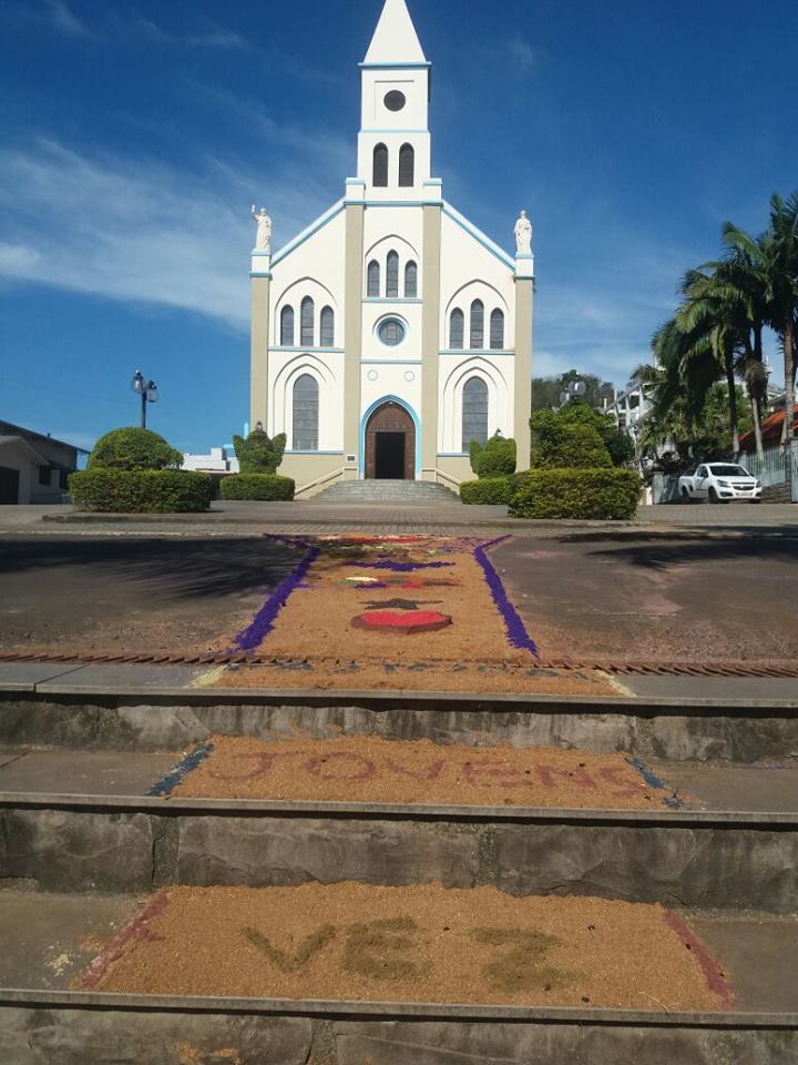Cerimônia de Corpus Christi mobiliza Comunidade Aratibense