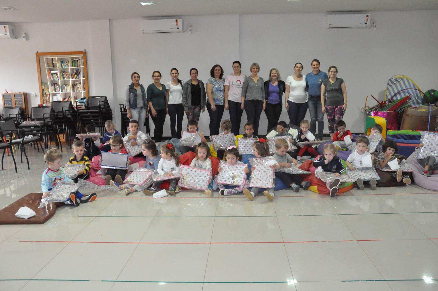 Secretaria Municipal de Educação realiza visita aos alunos da Escola Municipal de Educação Infantil Pingo de Gente.