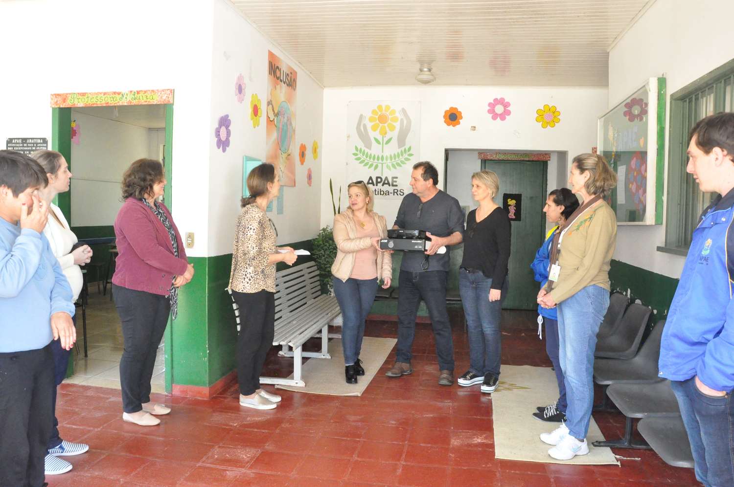 Prefeito Granzotto realiza Visita á APAE De Aratiba.