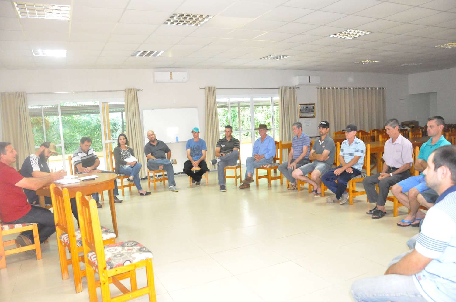 Reunião avalia e organiza o 10º remate de bovinos de corte em Aratiba.