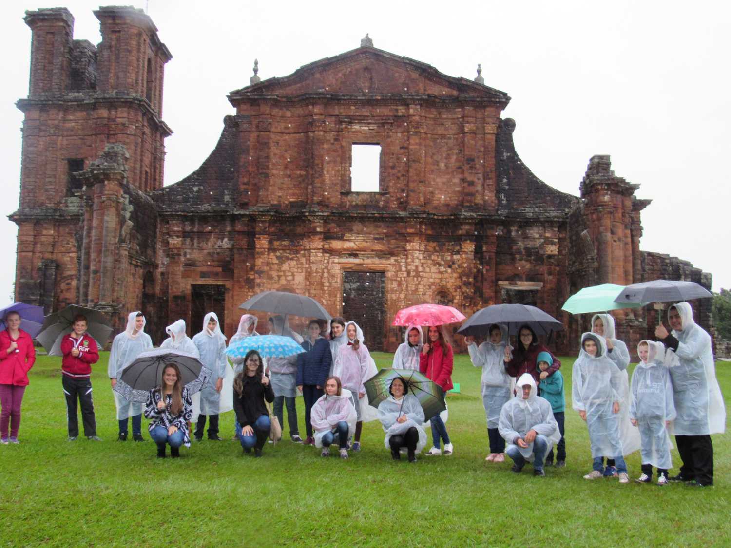 Escola Estadual de Ensino Fundamental Dourado realiza visita em pontos turísticos do Rio Grande do Sul.