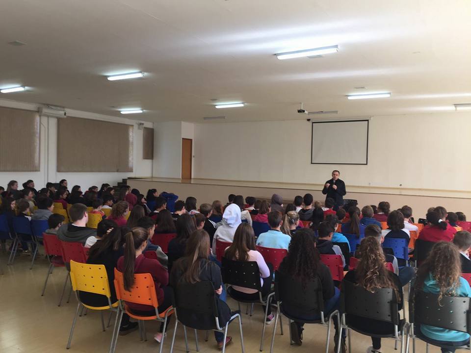 Escola Municipal de Ensino Fundamental Aratiba oportuniza palestra aos seus alunos.
