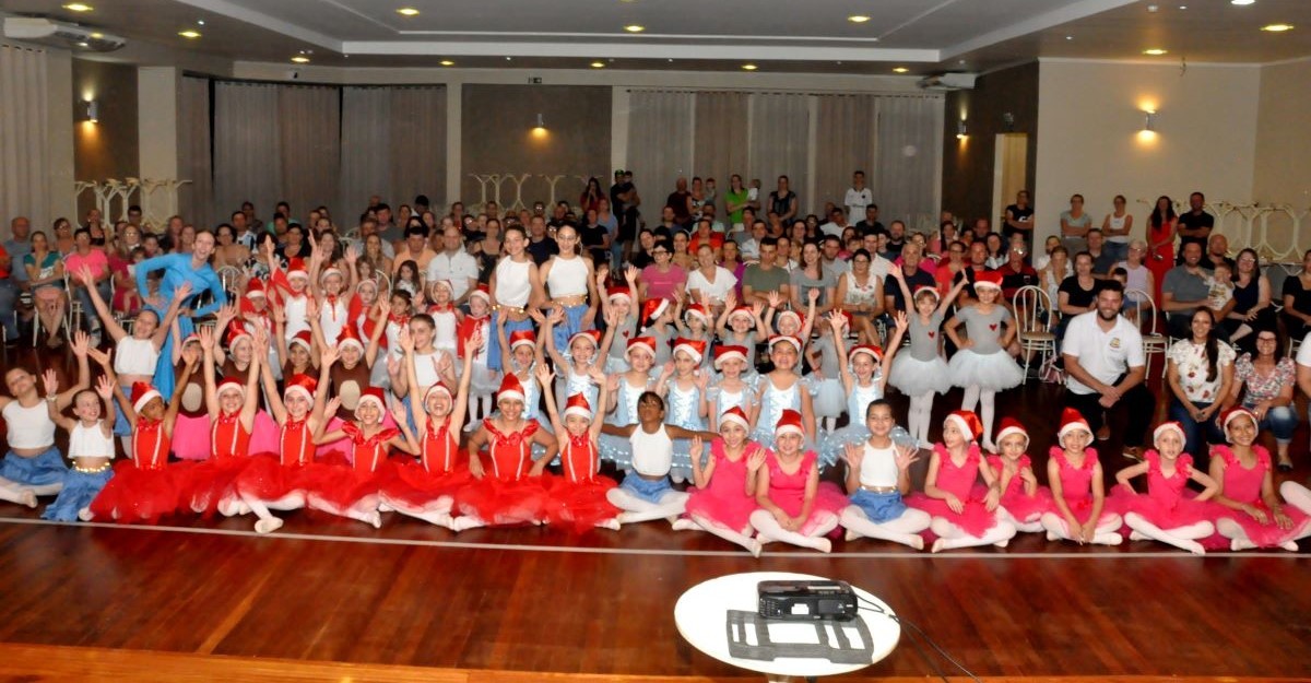 Ballet de Aratiba realiza apresentação de encerramento do ano