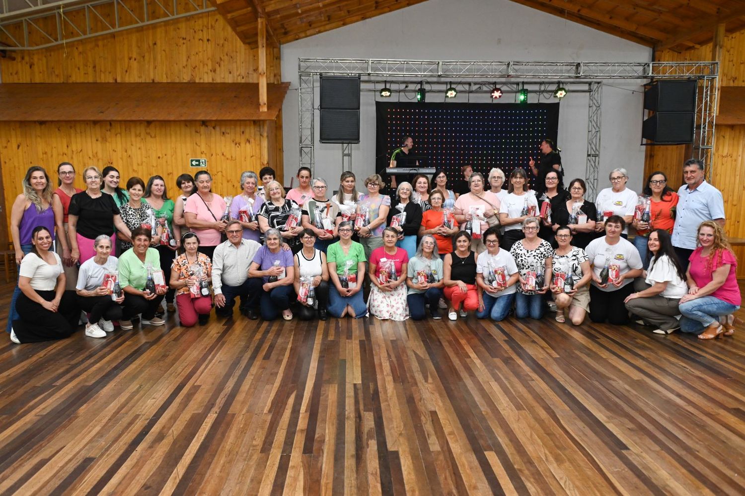 Confraternização marca o encerramento das atividades com os Grupos da Terceira Idade do município