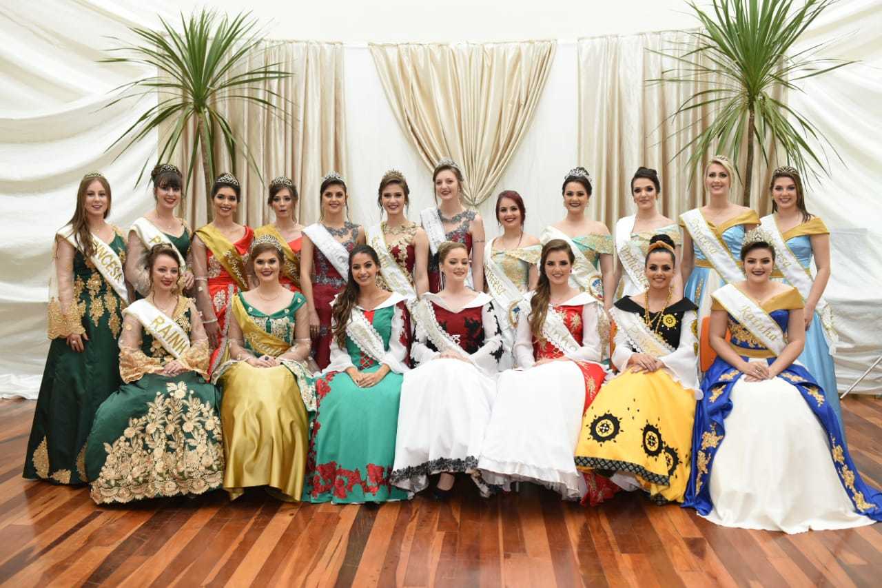 Encontro de soberanas: integração entre as representantes dos municípios da região.