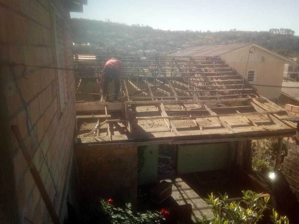 Prefeitura inicia reforma de casas