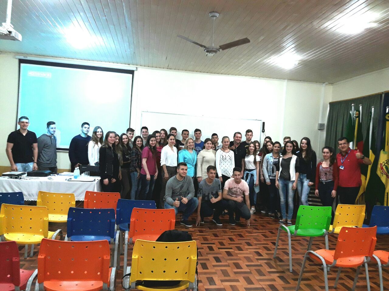 Poder Publico Municipal Investe no Fortalecimento De Competências e Habilidades Dos Alunos Concluintes e que já concluíram o Ensino Médio Através de Aulas Preparatórias para o Enem.