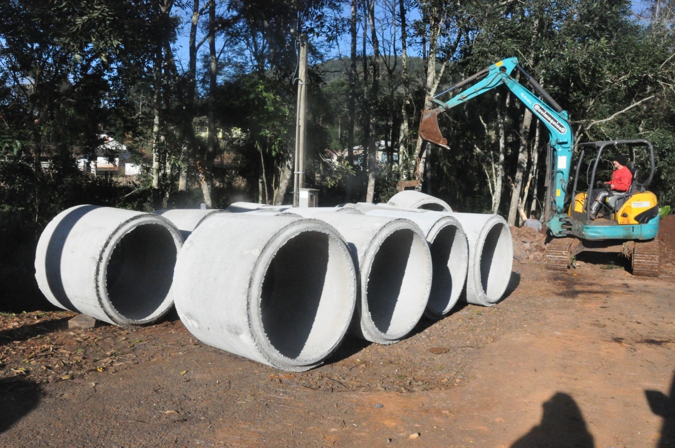 Secretária Municipal de Obras segue com trabalhos de Tubulação.