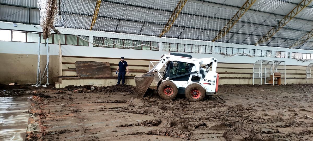 Prefeitura de Aratiba realiza limpeza de ginásio municipal de esportes