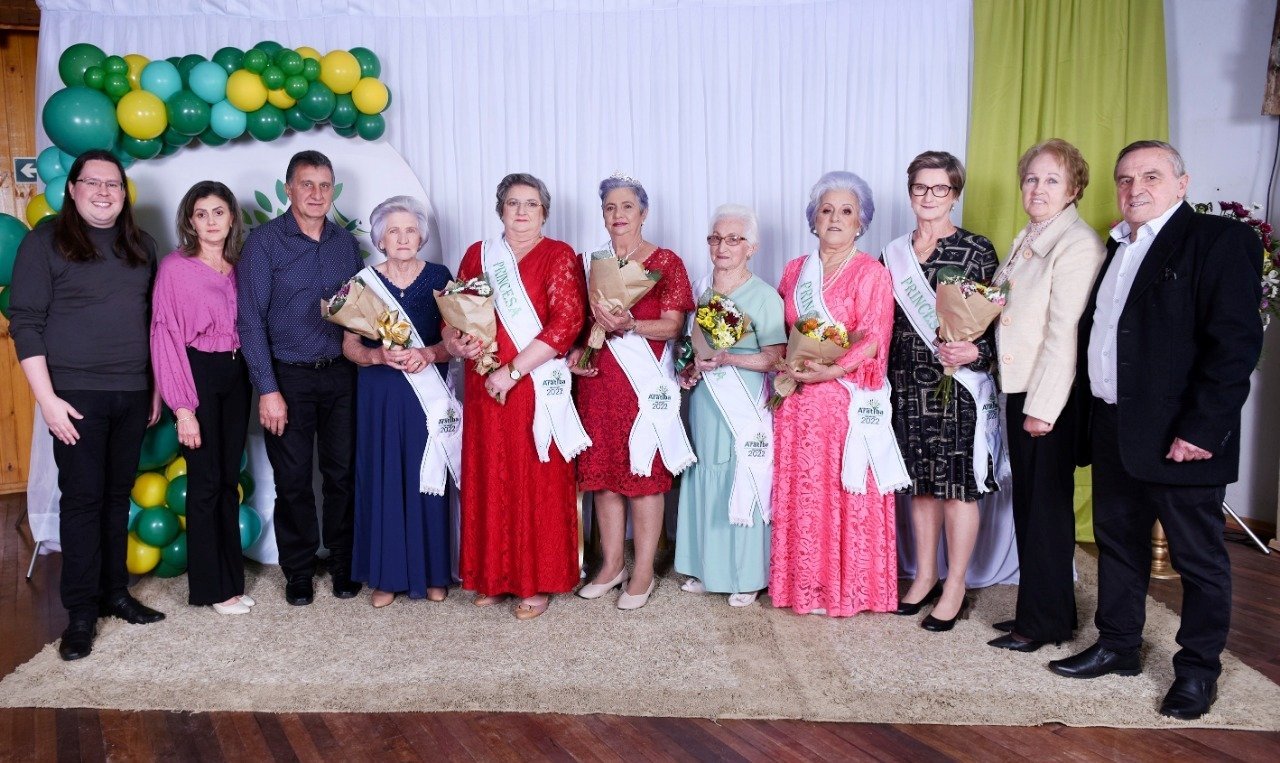 Aratiba coroa rainha e princesas da terceira idade