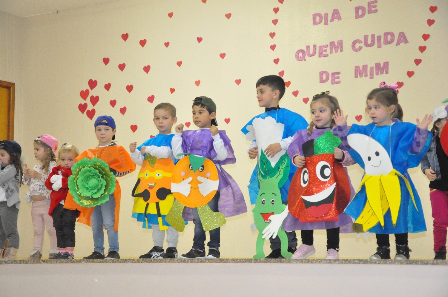 Alunos da Escola Pingo de Gente prestam homenagem aos pais na 2ª edição do dia de “Quem Cuida de Mim”