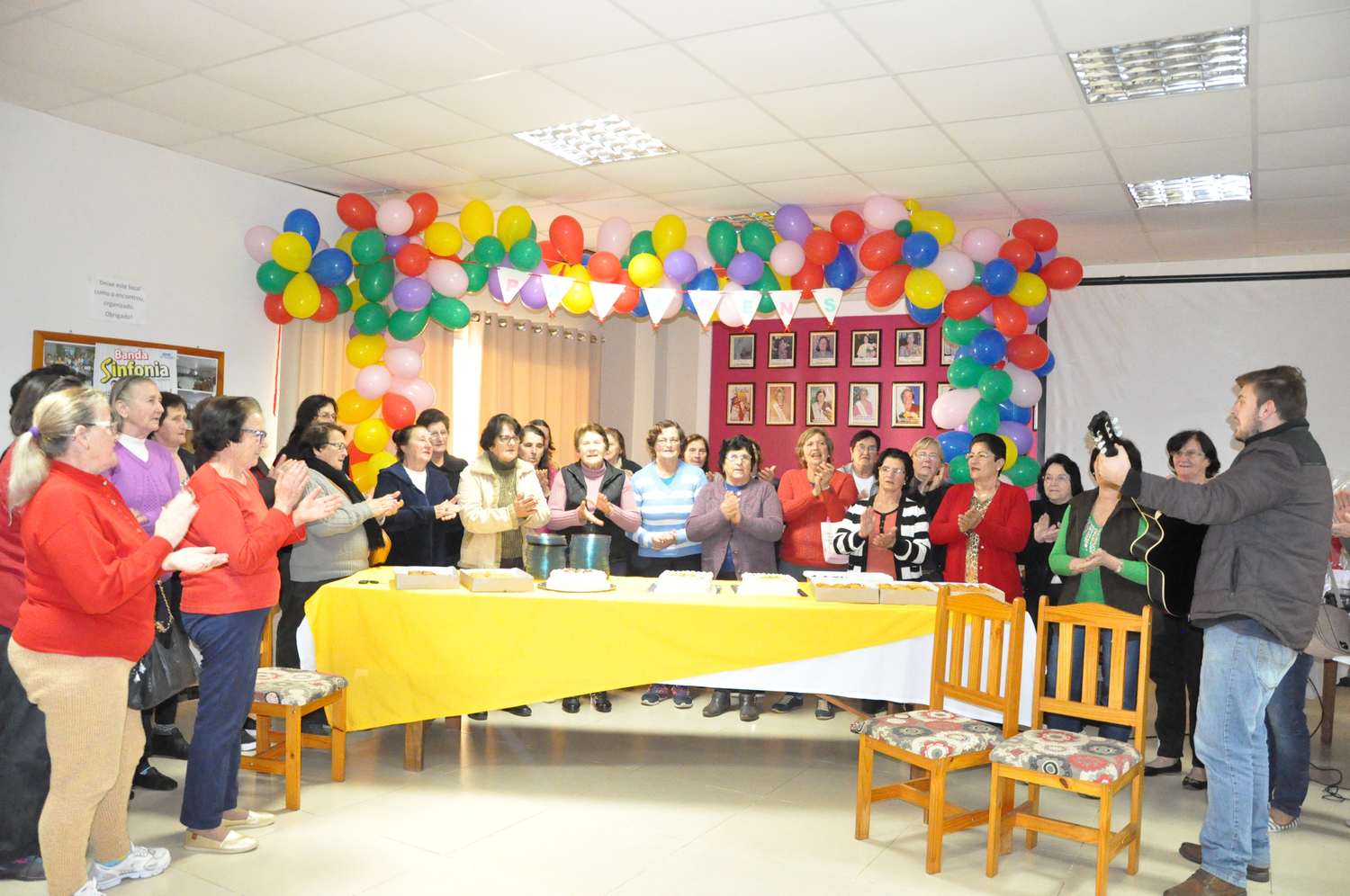 Idosos de Aratiba confraternizam e celebram aniversários de seus integrantes.
