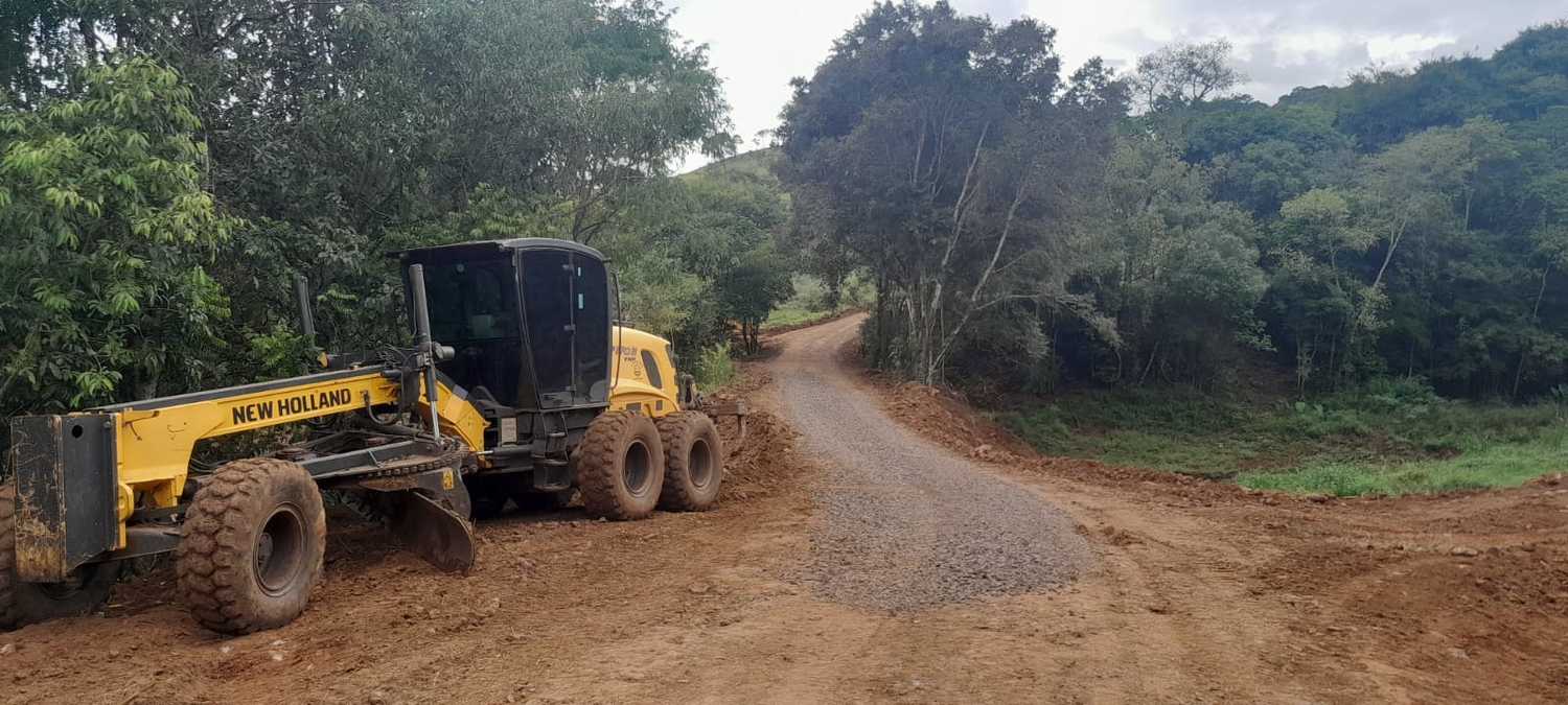 Aratiba segue realizando melhorias em estradas do interior