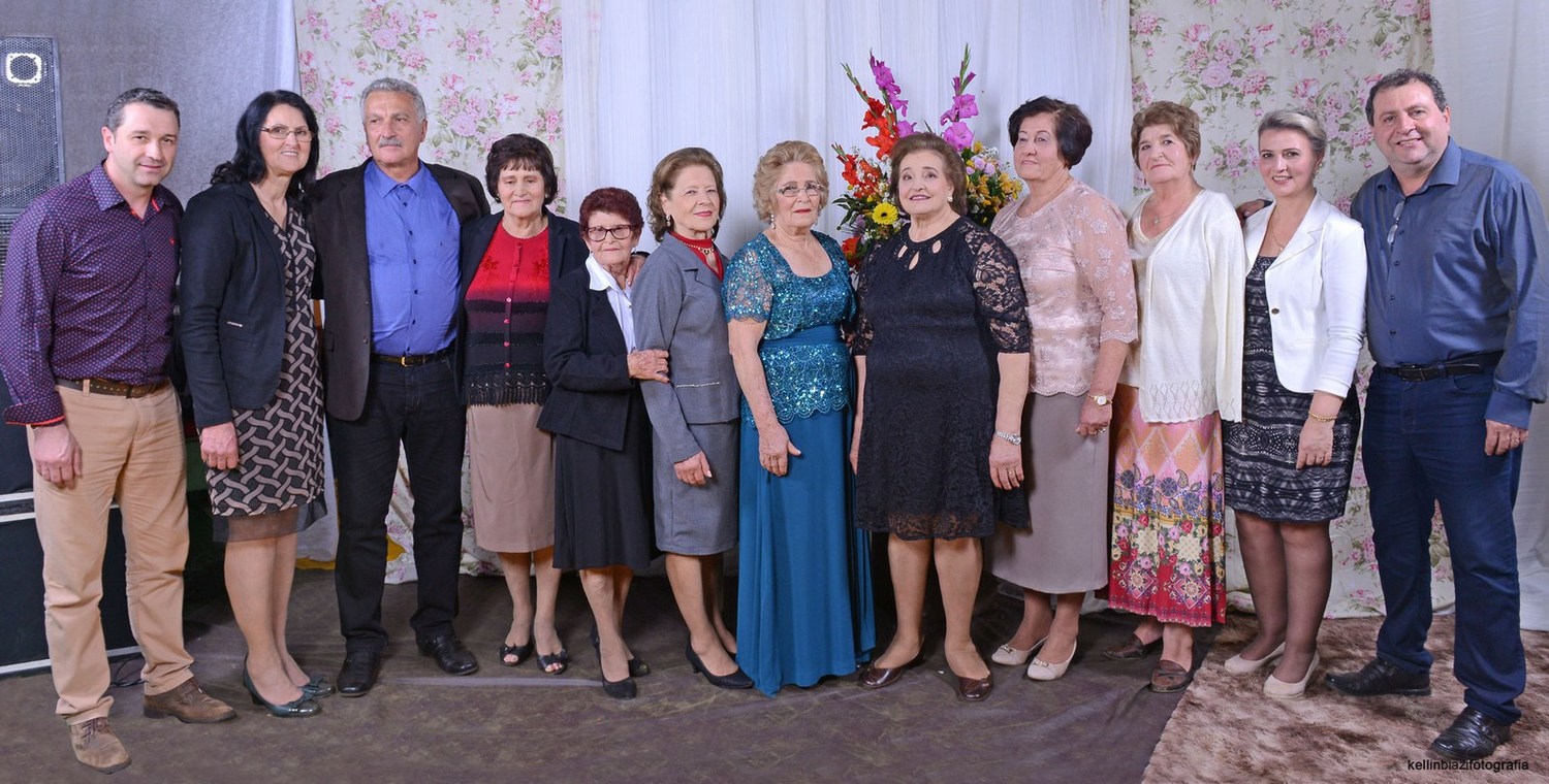 Escolha da Rainha e Princesas da Terceira Idade.