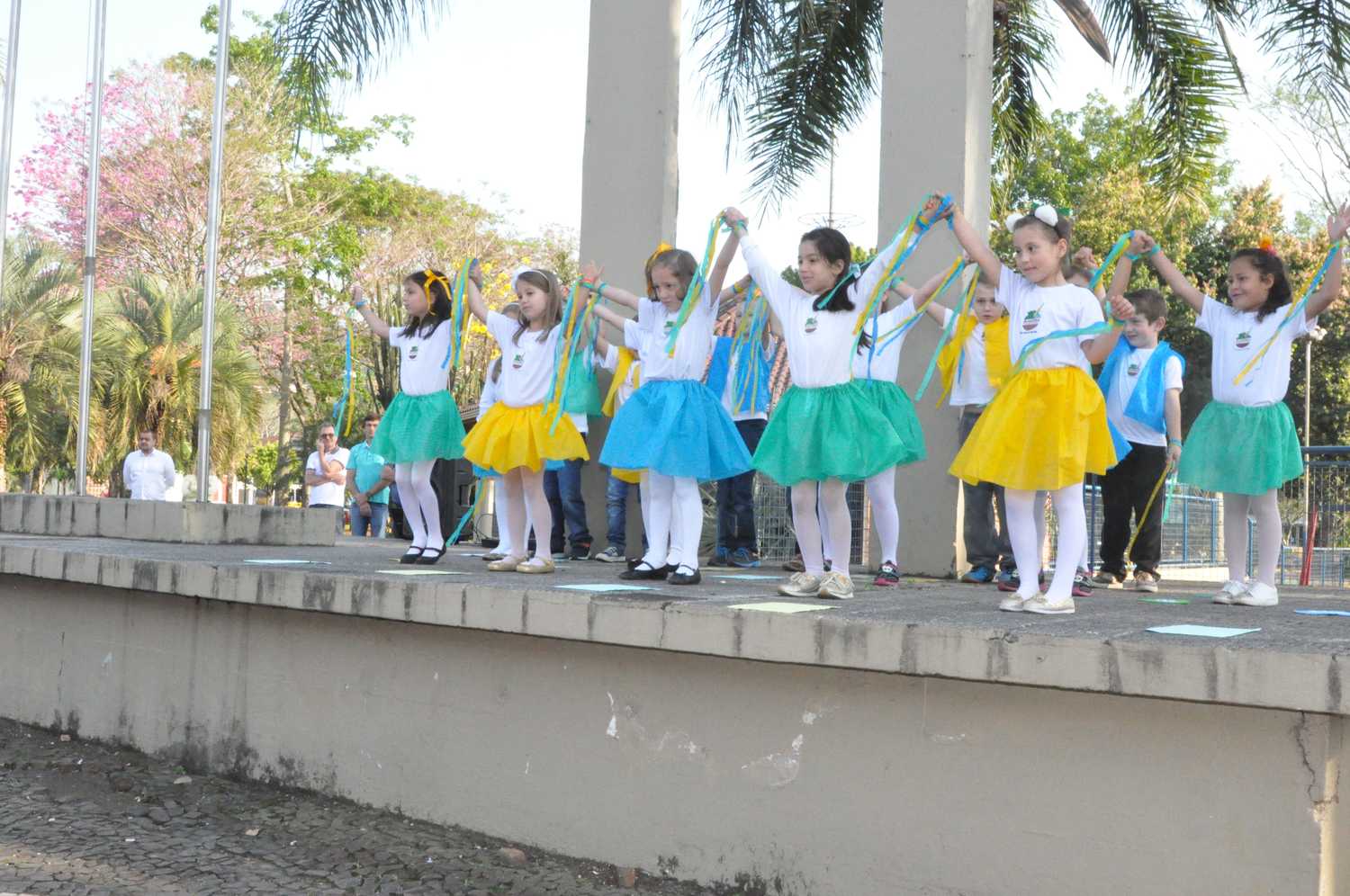 Escolas de Aratiba realizam apresentações em comemoração a Semana da Pátria.
