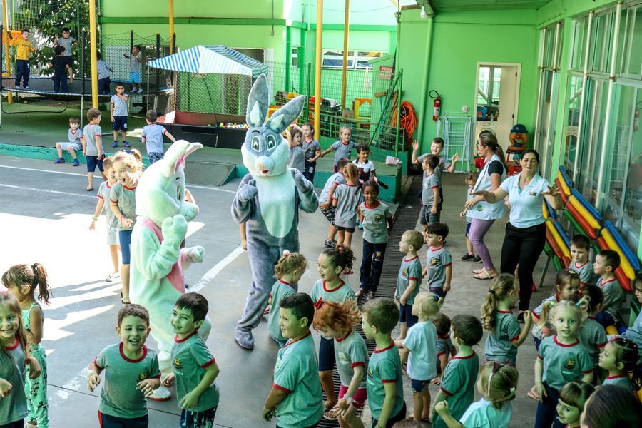 Estudantes de Aratiba recebem presente de Páscoa