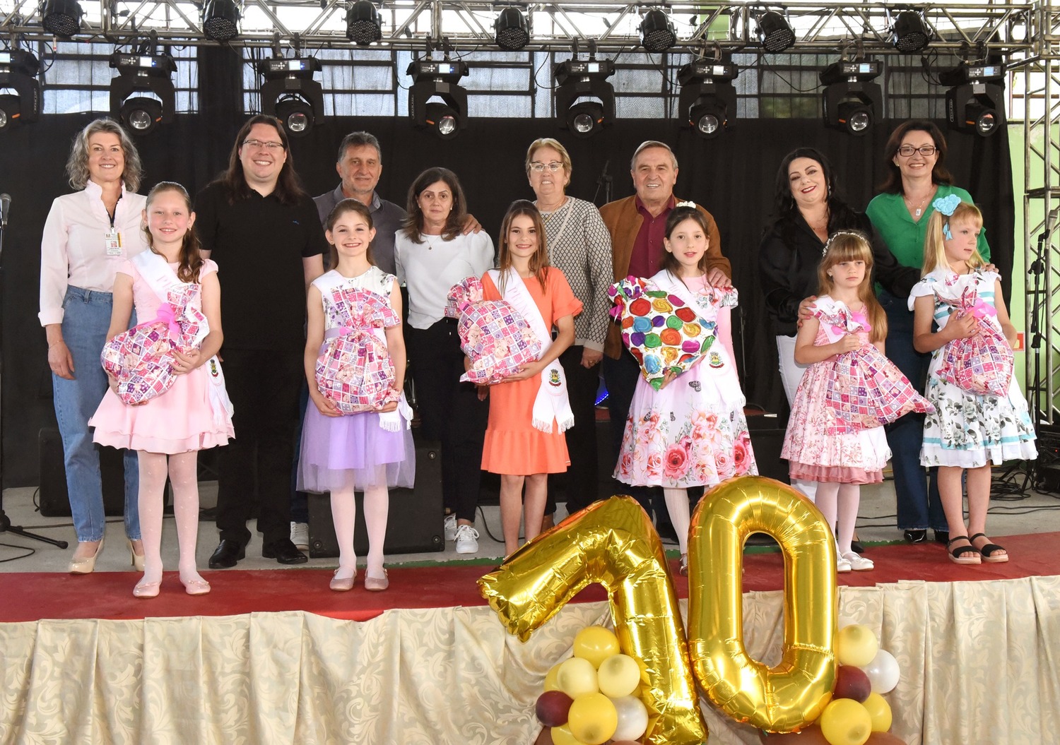 Escola Municipal de Educação Infantil e Ensino Fundamental Dourado comemora 70 anos de fundação