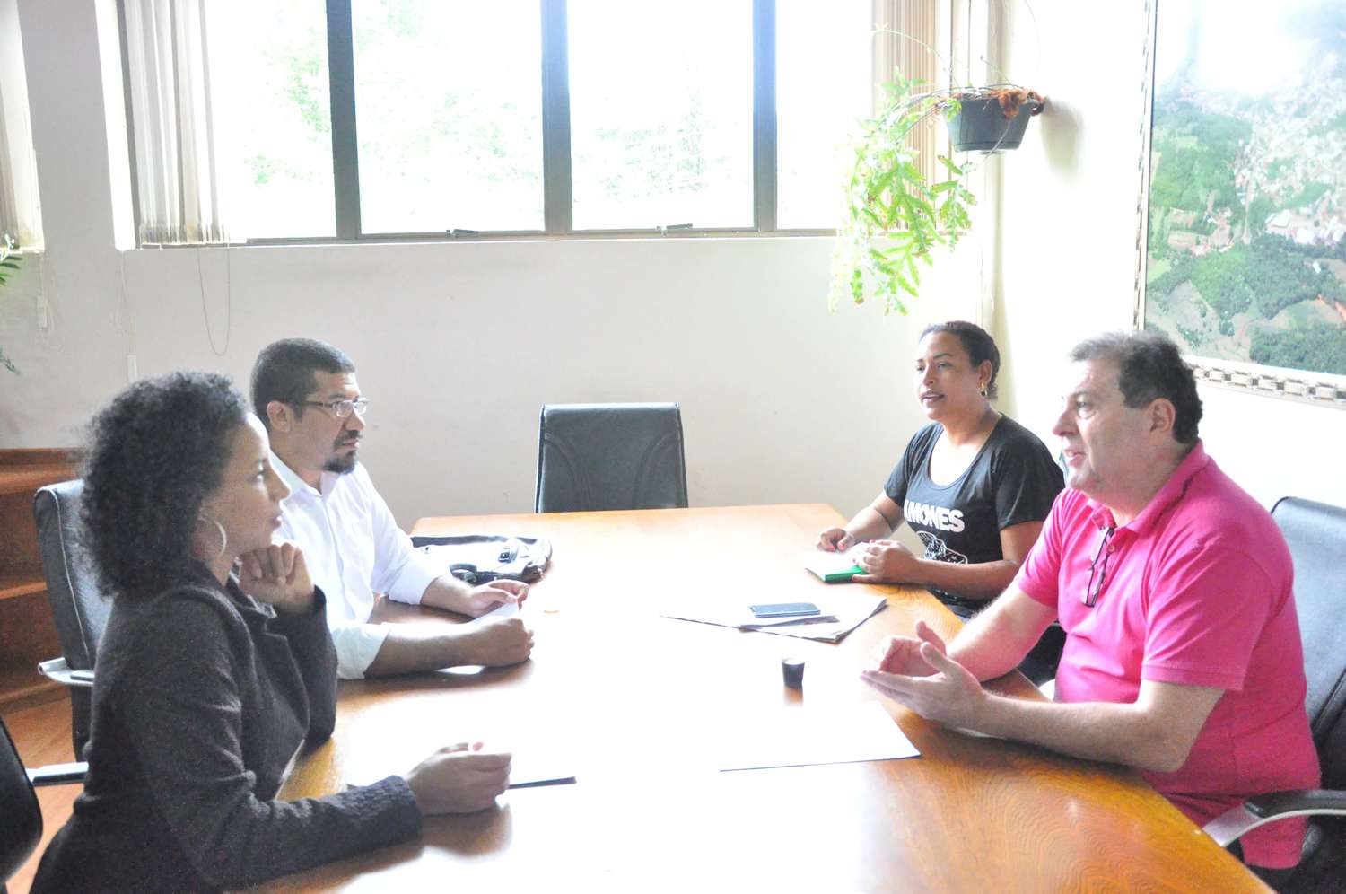Reunião discute a implantação de projeto “Resgatando a Cultura Afro em Aratiba”.