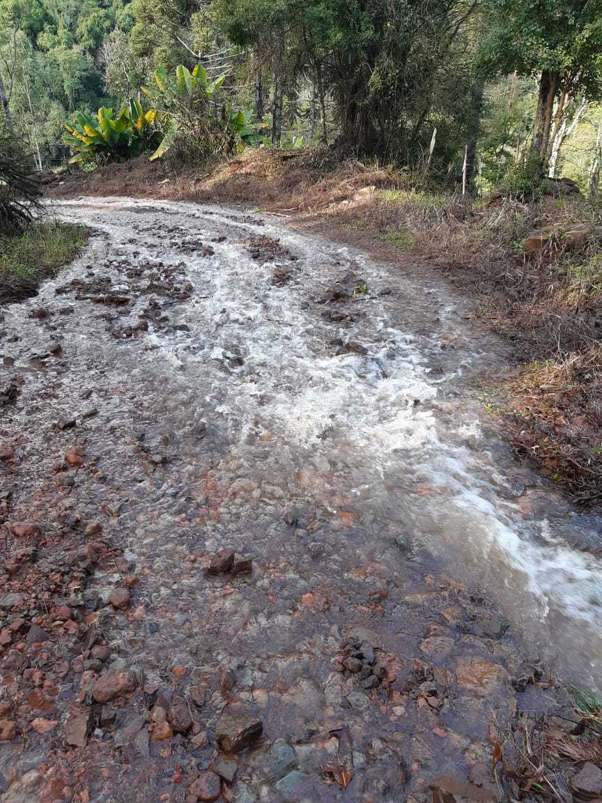 Fortes chuvas dos causaram prejuízos nas estradas e em propriedades no município de Aratiba.