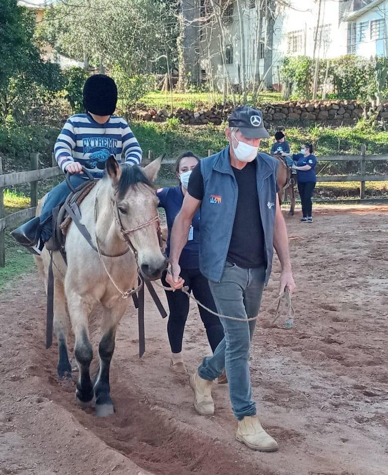 Aratiba passa a disponibilizar serviço de equoterapia