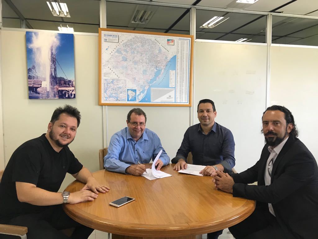 Prefeito Guilherme encaminha convênios com o Estado