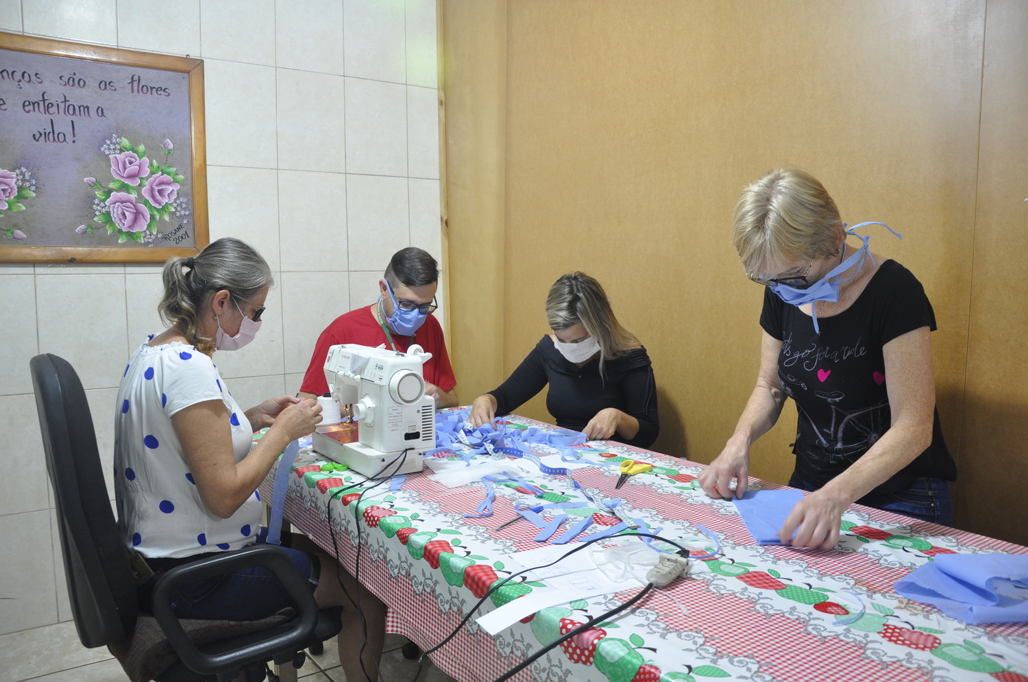 Assistência Social de Aratiba se mobiliza na confecção de máscaras e sabão líquido para pessoas do grupo de risco