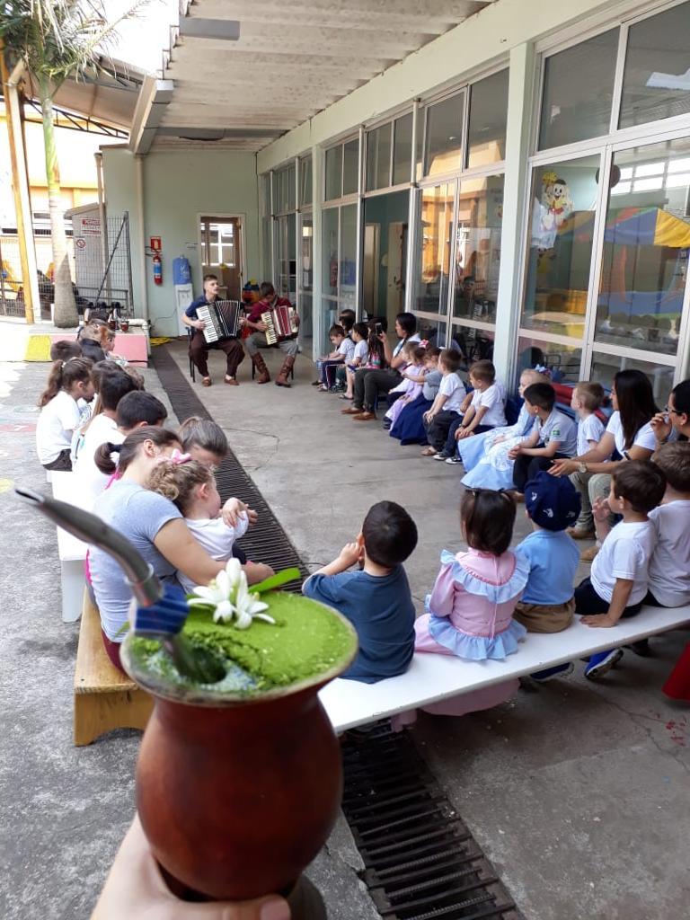 Atividades tradicionalistas marcam a Semana Farroupilha na Escola Pingo de Gente