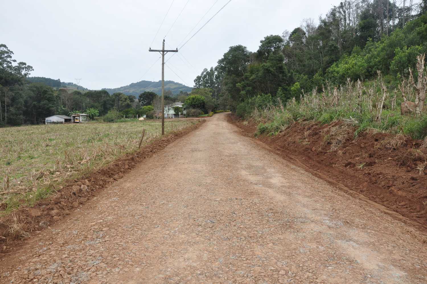 Secretaria Municipal de Obras intensifica os trabalhos de reabertura de estradas em Aratiba