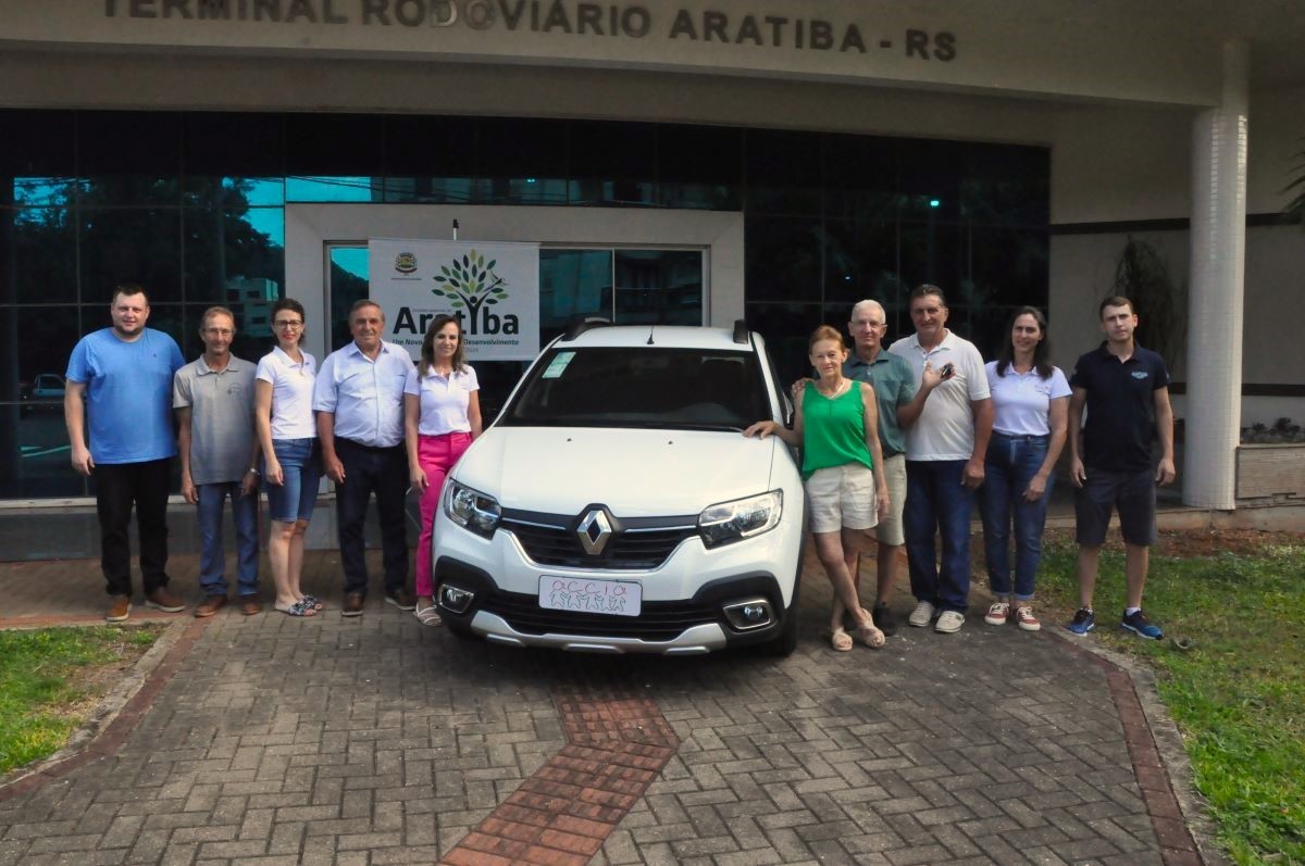 Ganhadores do carro e da moto retiram seus prêmios da Campanha Troca Consciente