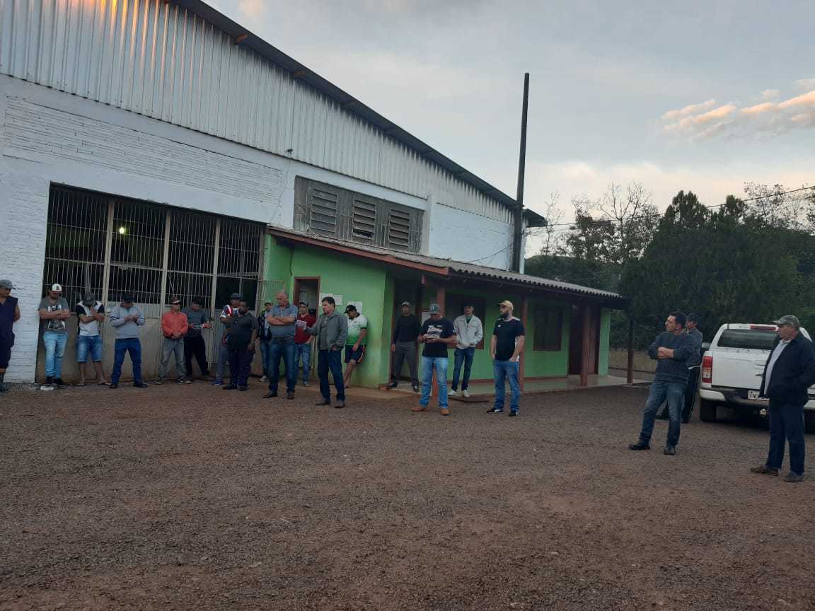 Governo e secretaria de Obras traçam estratégias para atender a todos os agricultores que necessitam.