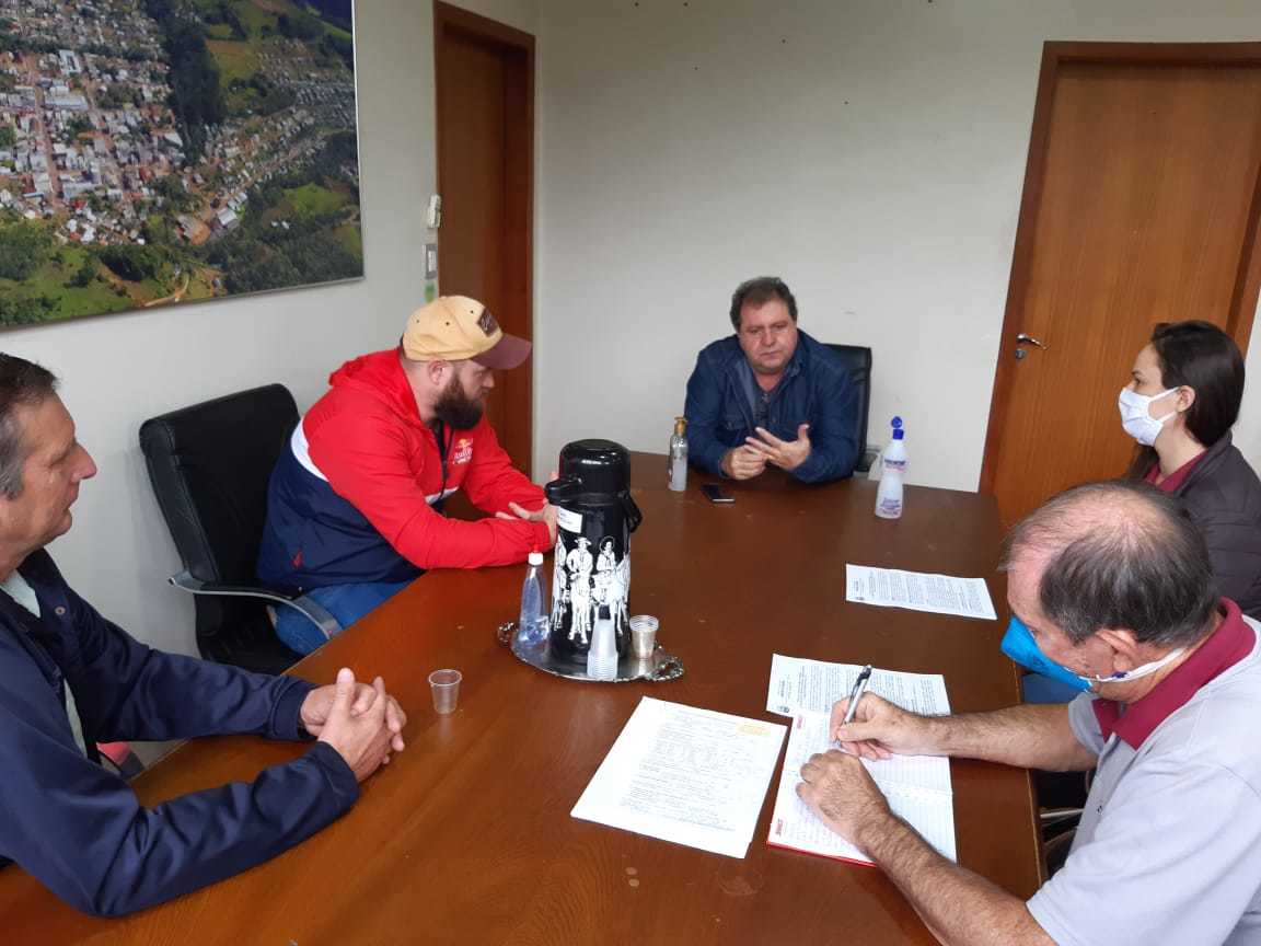 Prefeitura de Aratiba e Olfar assinam termo de convênio para implantar programa de reflorestamento com eucalipto