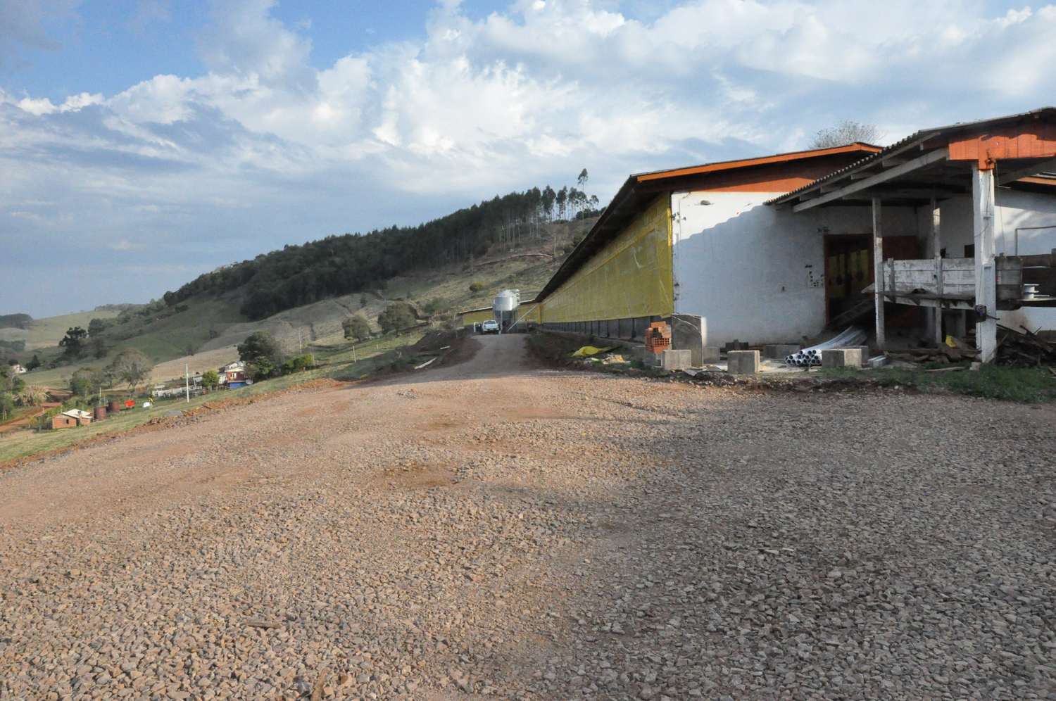 Secretaria de Obras realiza trabalhos na localidade de Linha Tamanduazinho, Interior do Município.