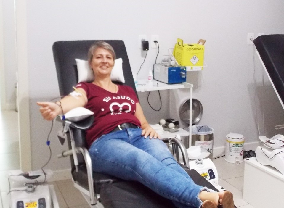 Primeira – dama participa de ação solidária de doação de sangue.