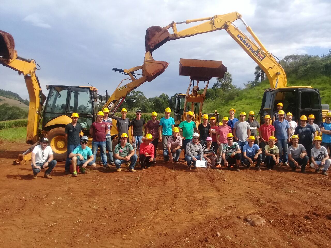 Operadores de máquinas pesadas estiveram em formação neste fim de semana.