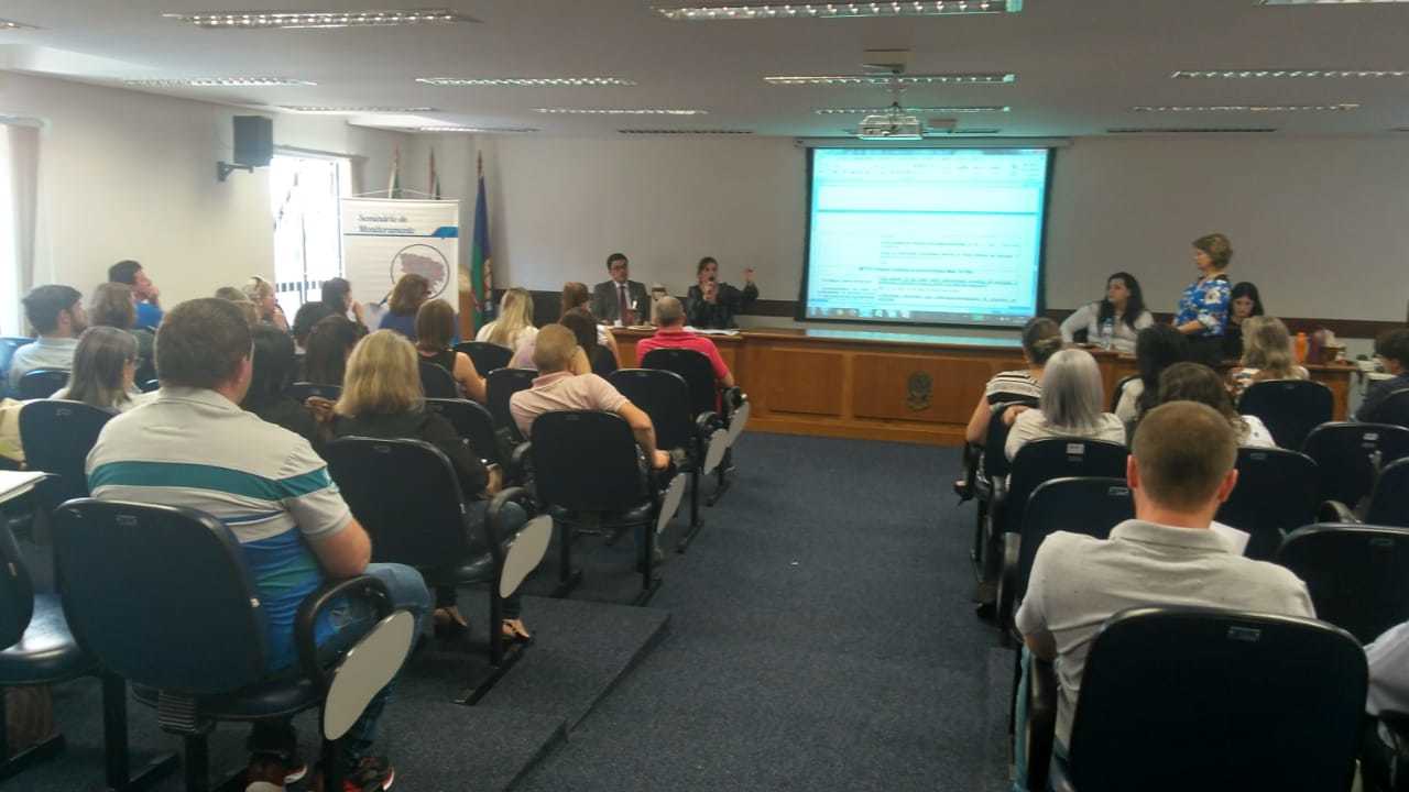 Equipe da secretaria municipal da educação participa do 12º seminário de monitoramento em Passo Fundo.