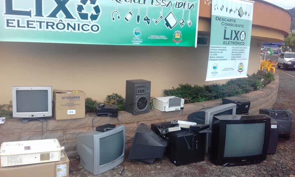Campanha recolhe 2 toneladas de lixo eletrônico.