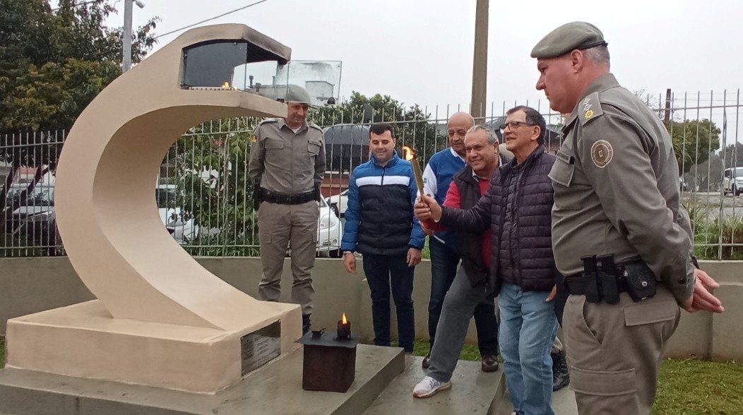 Representantes de Aratiba participam da chegada do fogo simbólico da Semana da Pátria