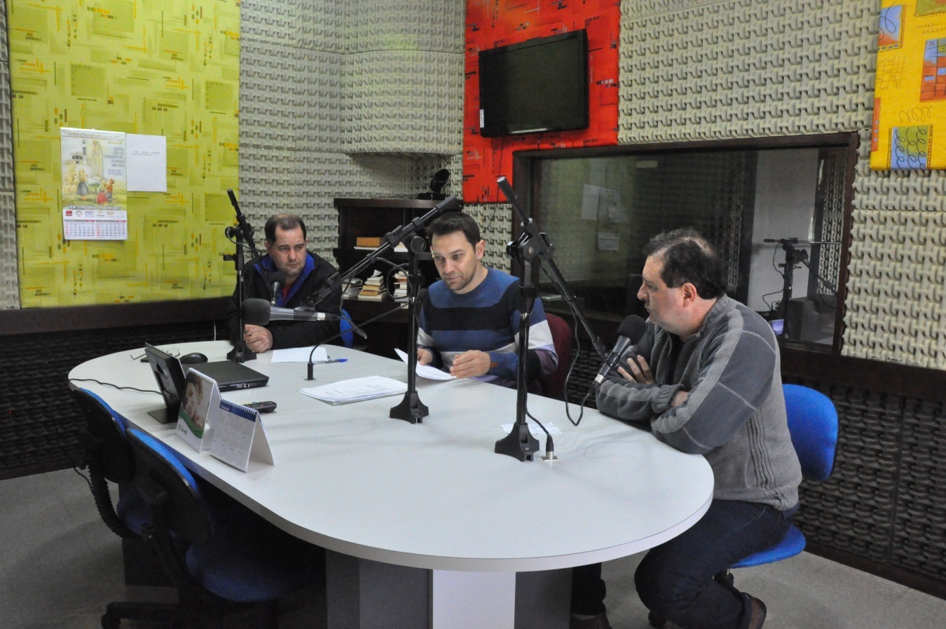 Rádio Aratiba recebe visita do Prefeito Granzotto no dia em que comemora seus 58 anos de fundação.