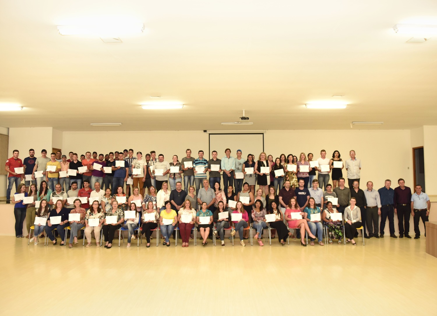 Administração Municipal realiza Solenidade de Entrega dos Certificados aos alunos do SENAI.