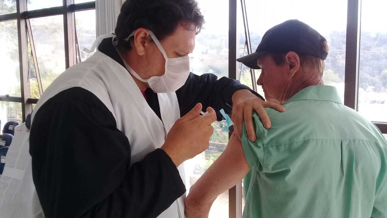 Aratiba realiza dia “D” municipal de vacinação contra a gripe em idosos e profissionais de saúde