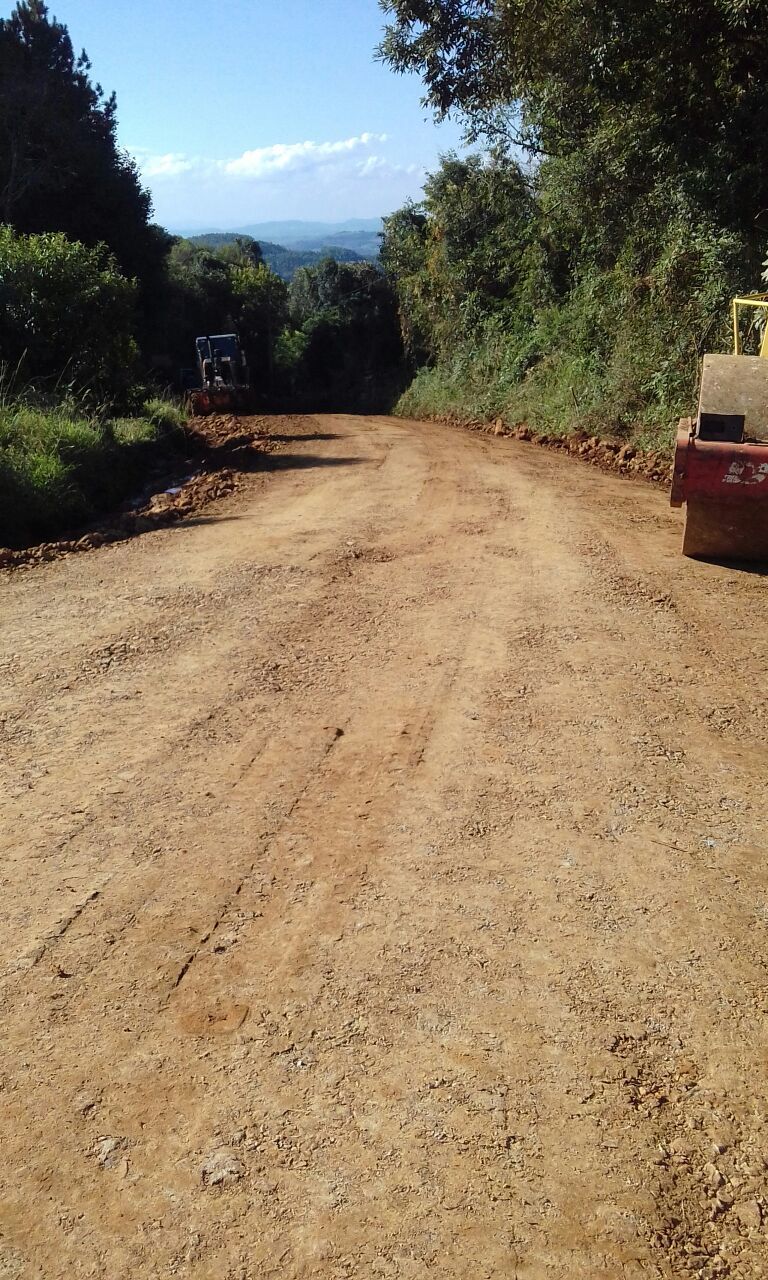 Secretaria Municipal de Obras Segue com os trabalhos de reabertura de estradas no Interior do Municipio de Aratiba.