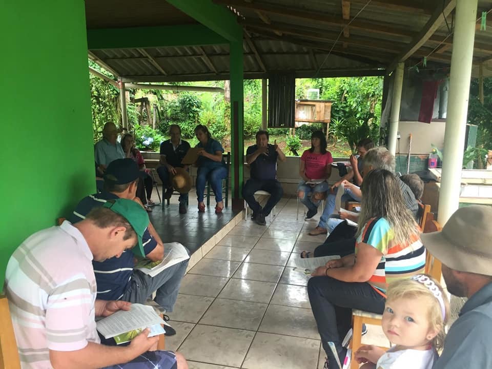 Comunidade de Linha Polonesa forma grupo de produção orgânica